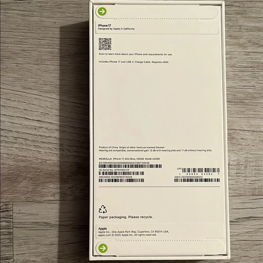 Apple iPhone 17 in Mist Blue